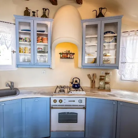 Casa de Férias Old Windmill In Village