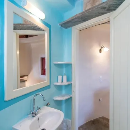 Casa de Férias Old Windmill In Village